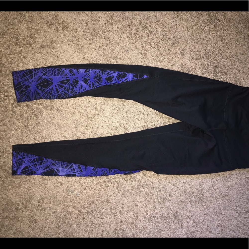 Black Capri workout leggings